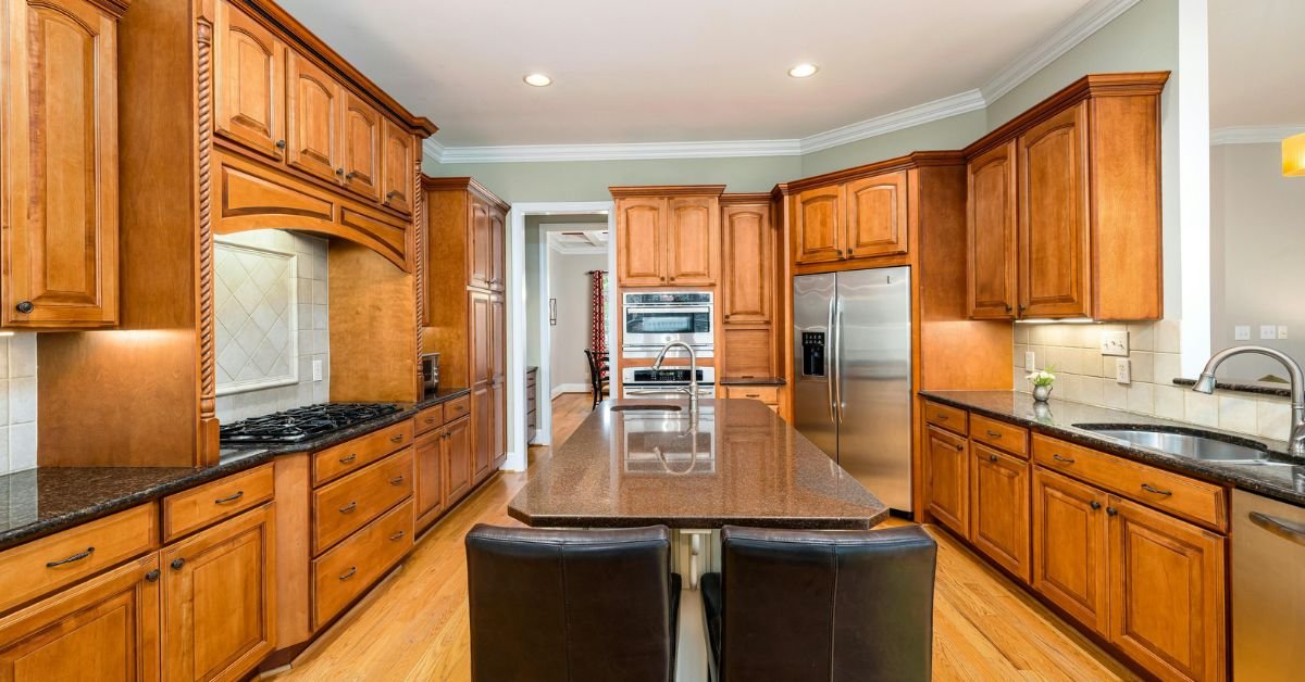 Luxurious kitchen décor featuring walnut elements.